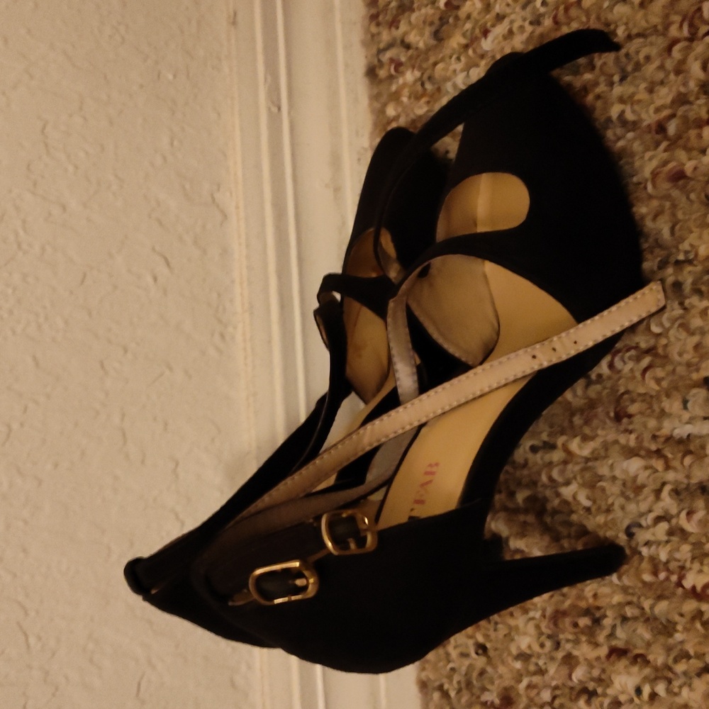 Shoe - Picture 3 of 4